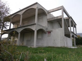Nedostavěná vila s velkým pozemkem v obci KAŠTEL NOVI